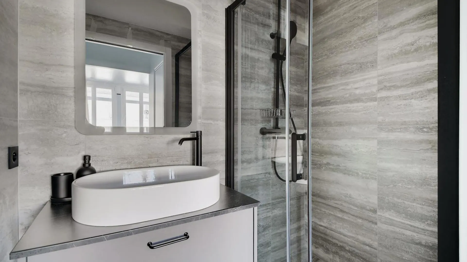 Pick A Flat'S Apartments In Daumesnil - Avenue Du General Bizot Paris France