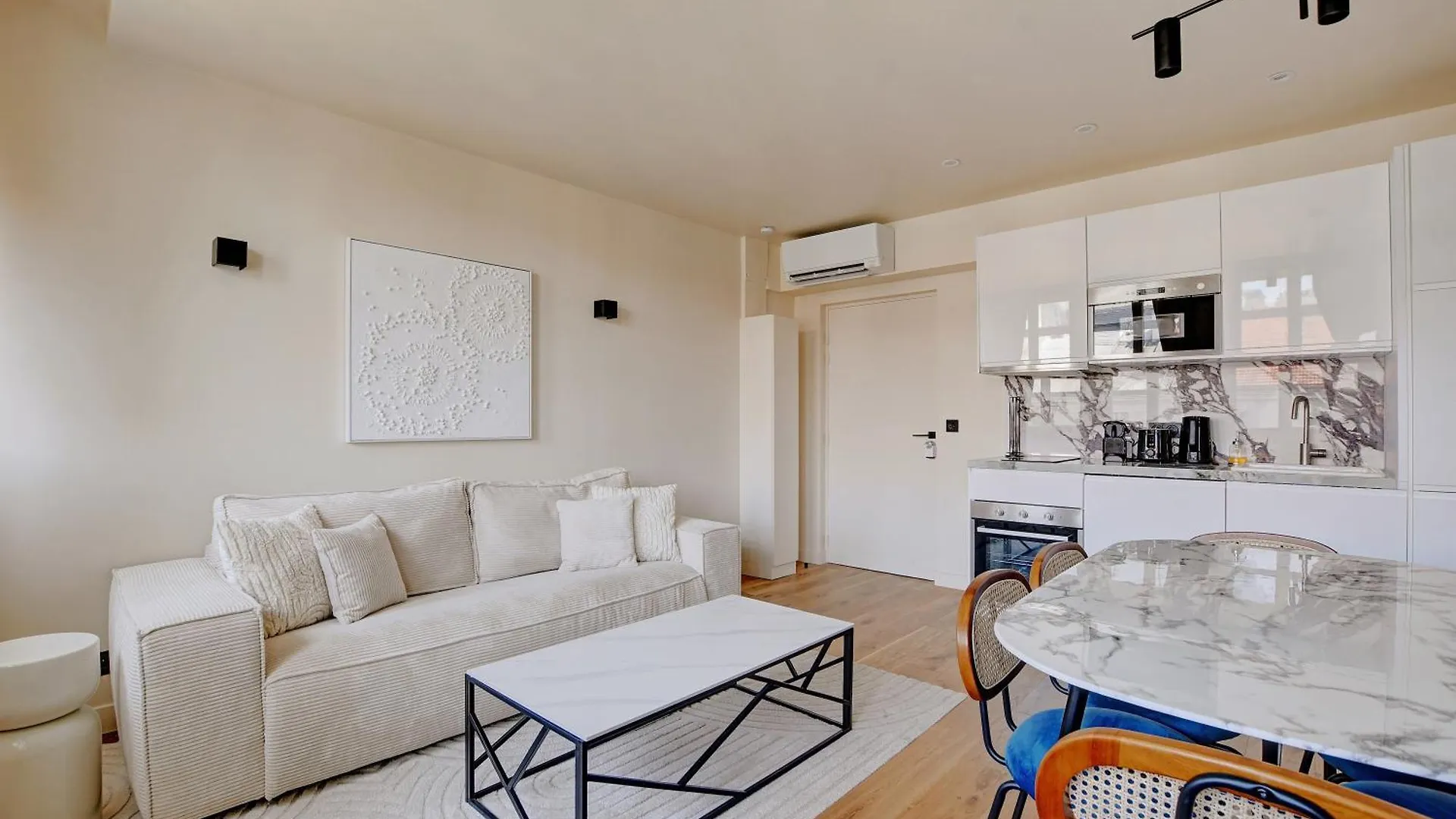 Pick A Flat'S Apartments In Daumesnil - Avenue Du General Bizot Paris France
